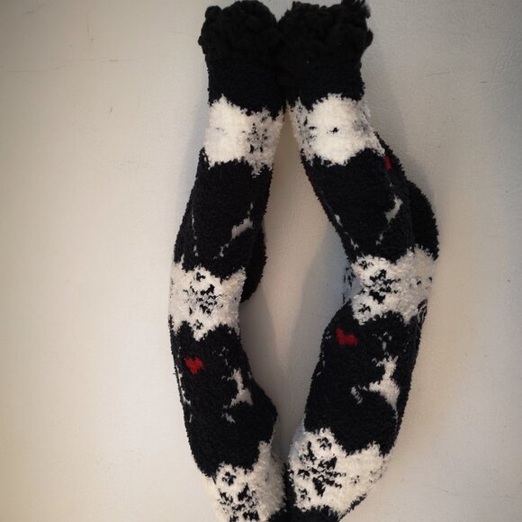 2/$20.00 Mix & Match - Muk Luks Black & White Slipper Socks - Picture 2 of 4